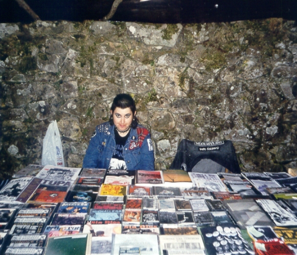 Amaia en el macrofestival D.I.Y. Agropunk de Artzentales en Vizcaya (2005)