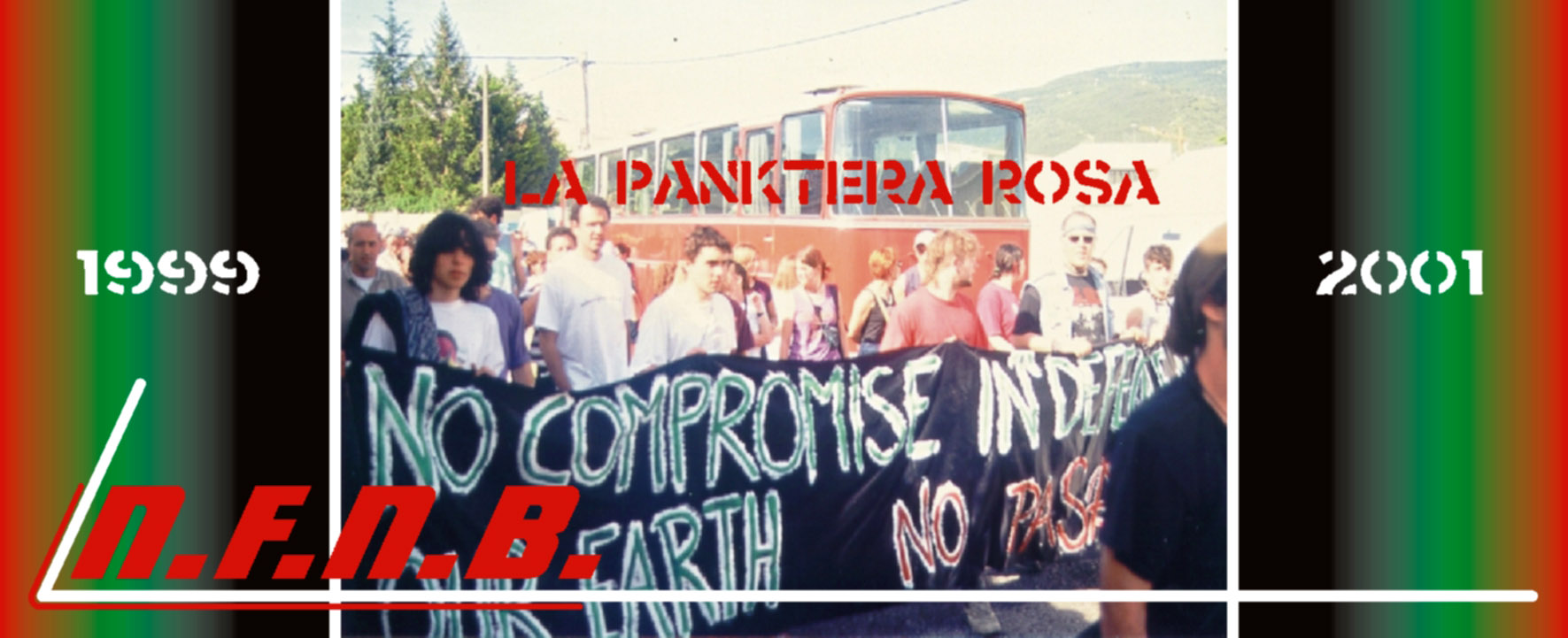 A la derecha Patxi, junto al colectivo anarkopunk LA PANKTERA ROSA, manifestándose contra la construcción de la presa del embalse de Itoiz (2001)