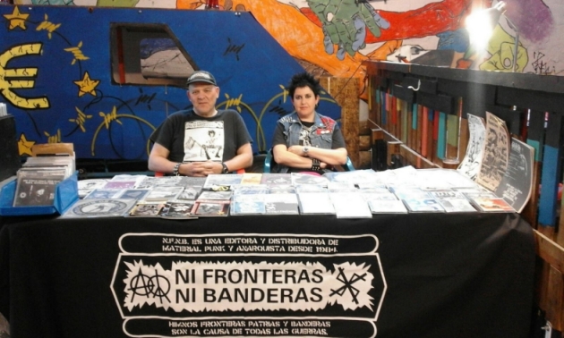 En un concierto de la banda ANTI-DOGMATIKSS en el gaztetxe PUTZUZULO de Zarautz en Gipuzkoa (2016)