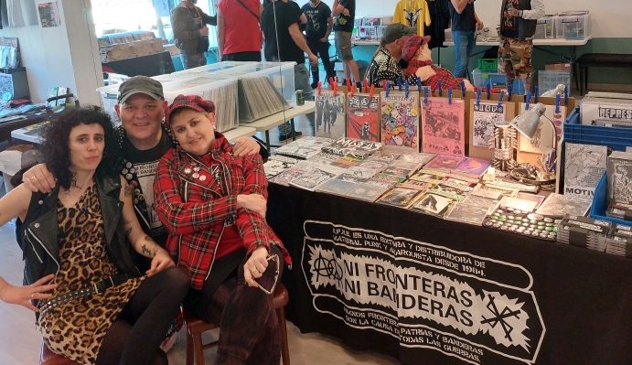 N.F.N.B. en una feria de distribución alternativa organizada por el sello REKORD-ANDO de Gasteiz (2022)