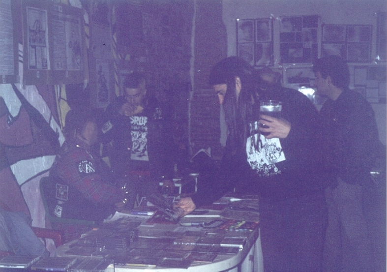 En las XIV JORNADAS de la F.A.P. en el C.S.O.A. La Casika en Madrid (2006)